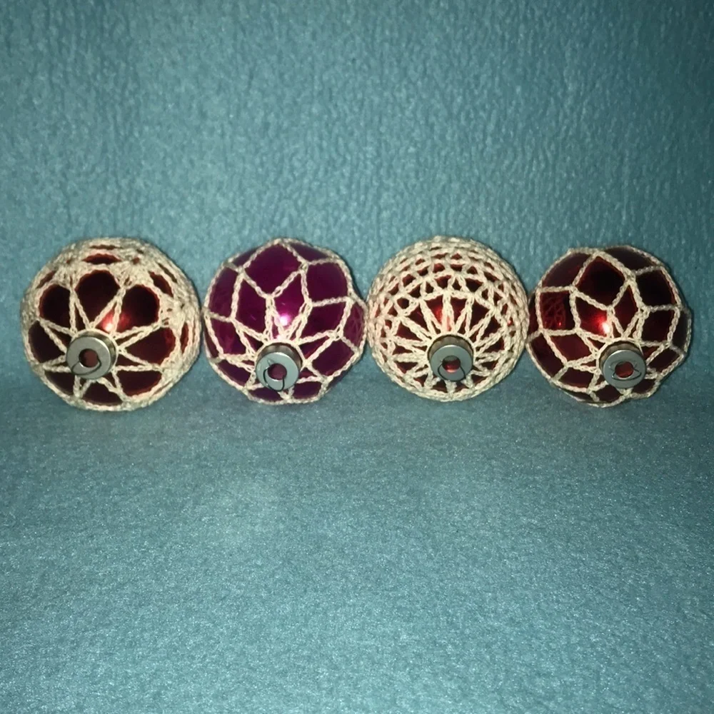 𝅺VINTAGE CROCHETED ornaments- 3 red 1 pink handmade